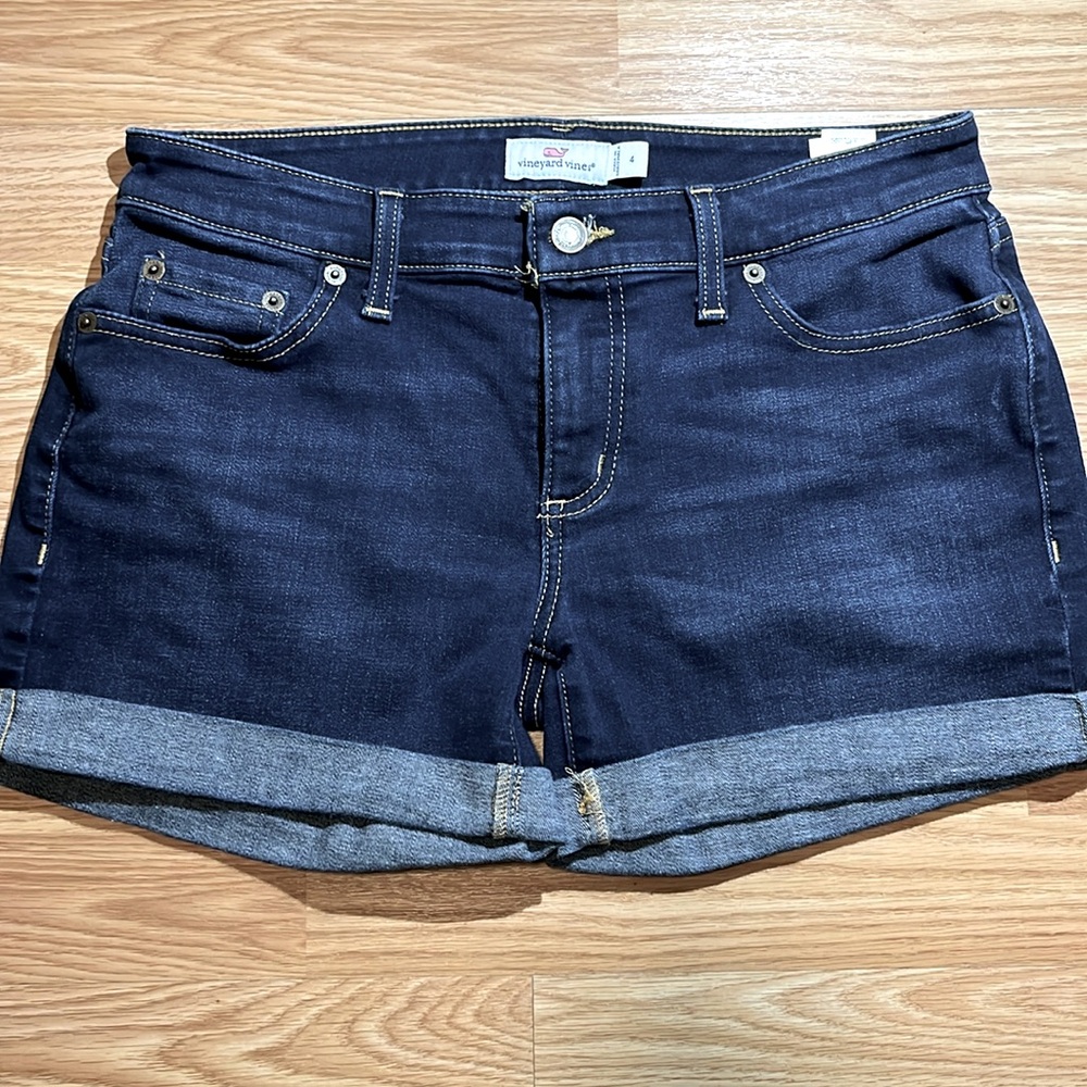 EUC VINEYARD VINES DENIM SHORTS SZ 4